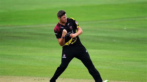 WATCH: Jamie Overton shows 'sticky knees' as he takes superb Vitality Blast catch for Somerset ...