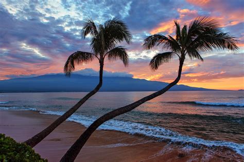 Photo Sunrise Over Halelakakla Maui Hawaii - free pictures on Fonwall