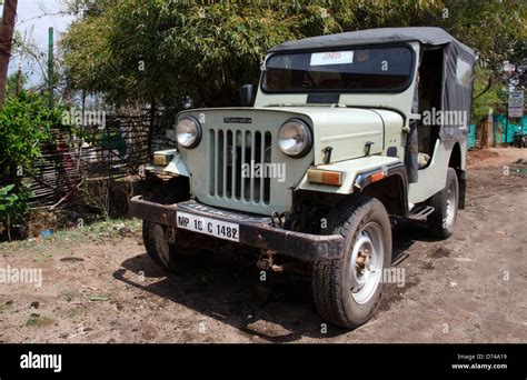 Mahindra jeep hi-res stock photography and images - Alamy