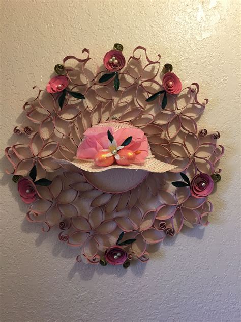 Toilet paper roll wreath / wall art by Cathy | Diy, Bricolage