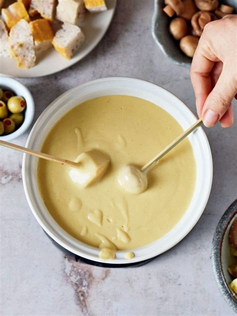 Vegan Cheese Fondue (The Best Recipe) - Elavegan