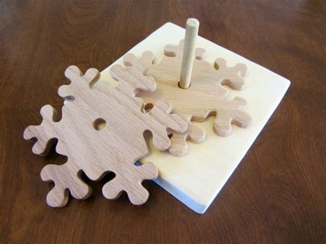 How to Make A Wooden Snowflake Coaster Set