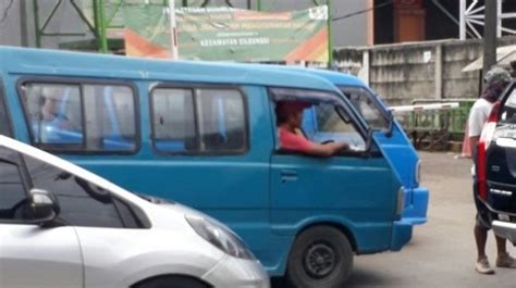 Viral Interior Angkot Mewah Dilengkapi Sofa hingga TV LCD, Auto Jadi Rebutan Penumpang