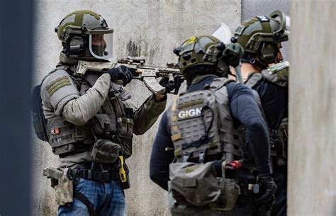 GIGN in civilian attires [750x483] : r/MilitaryPorn