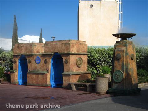 Journey to Atlantis at SeaWorld San Diego | Theme Park Archive