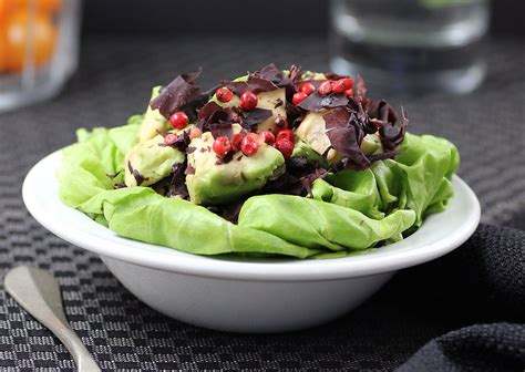 Raw avocado dulse salad recipe | The Rawtarian