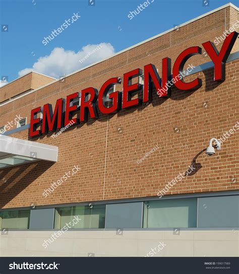 Hospital Emergency Room Sign Sign Outside Stock Photo 199017989 ...