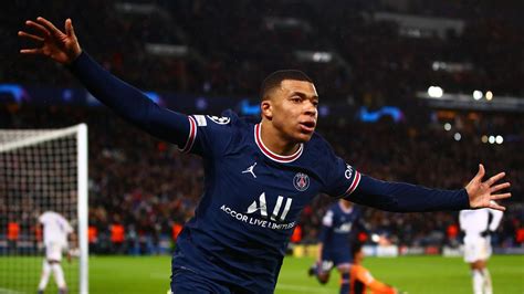 Kylian Mbappe scores stunning late winner as PSG edge Real Madrid in first leg after Lionel ...