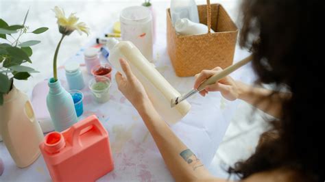 Turn Any Flower Vase Into A Stunning Pottery Barn Dupe With This Simple Baking Soda Hack