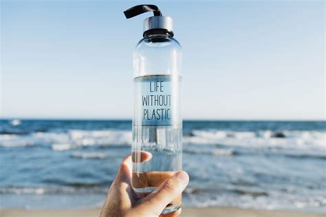 Top 10 'Cool' Reusable Water Bottles | CHEW & LUSH