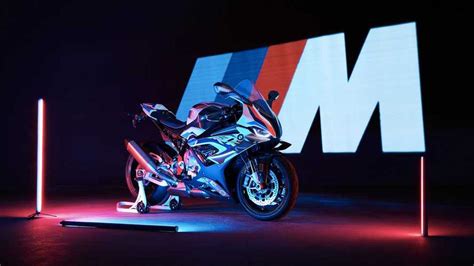 New BMW M1000RR Is Your 212HP Track Weapon