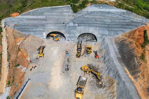 Coffs Harbour bypass tunnels take shape with controlled blasting