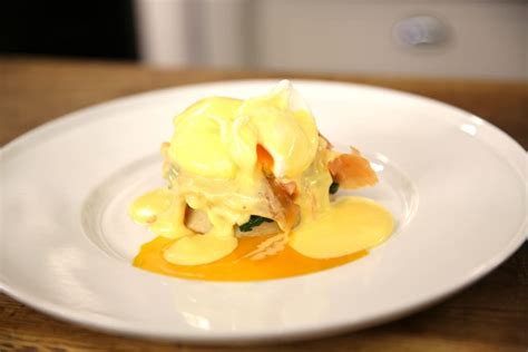 Poached Eggs with Hollandaise Sauce and Smoked Salmon | James Martin Chef