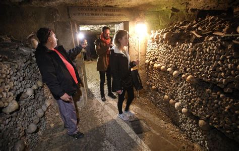 Patrimoine à Paris : les Catacombes, une étonnante visite à 20 m sous terre - Le Parisien