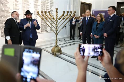 Hanukkah menorah lighting ceremony in the Sejm \ News \ Oficjalna ...