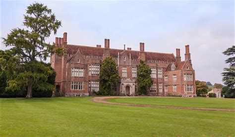 Mapledurham House - Historic House / Palace in Reading, Reading - Visit South East England