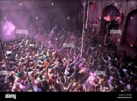 Holi celebrations in Vrindavan, India Stock Photo - Alamy