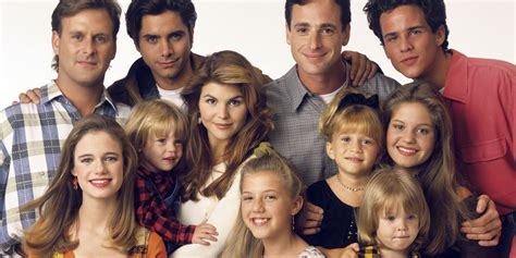 'Full House' Reunion - The Cast of 'Full House' Sings Theme Song Together