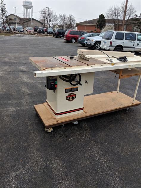 Gold jet series table saw with dust collector for Sale in Belvidere, IL - OfferUp