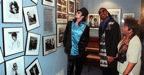 Michael Jackson & Stevie Wonder On A Visit To Motown - Michael Jackson ...