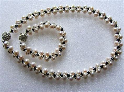 Free pattern for necklace Josefine | Beads Magic | Beaded bracelets, Jewelry patterns, Seed bead ...