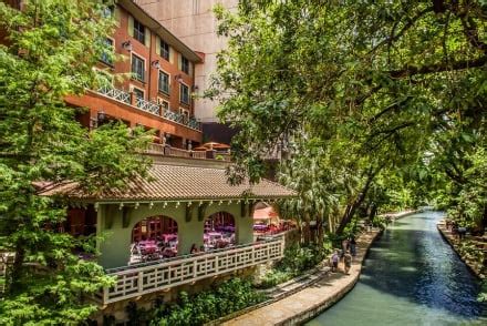 Best Riverwalk Hotels in San Antonio with Balconies | The Hotel Guru