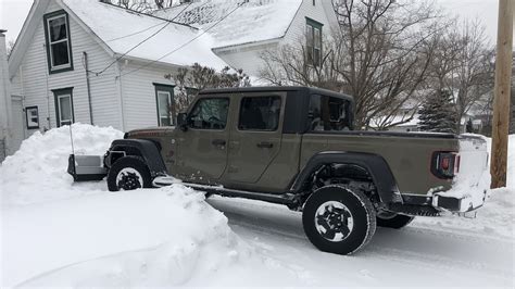 Snow Plow | Jeep Gladiator (JT) News, Forum, Community - JeepGladiatorForum.com