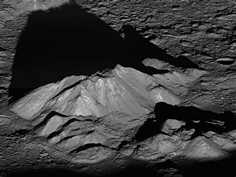 Scientists Suggest Evidence of Recent Lunar Volcanism - Universe Today