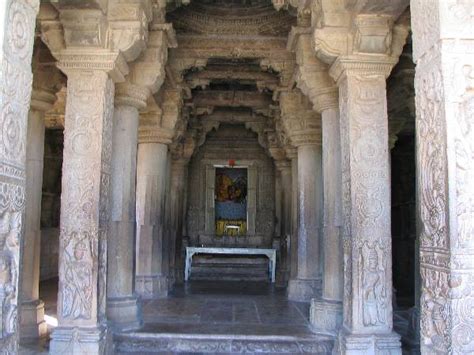 Load Vishnu Temple at Meera Temple / Mira Bai Pictures Photo Gallery