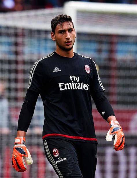 Gianluigi Donnarumma Height, Weight, Age, Girlfriend, Family, Biography