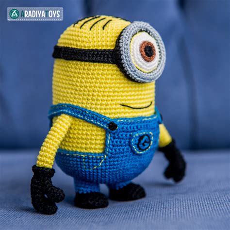 Crochet Pattern of Minion Stuart by AradiyaToys