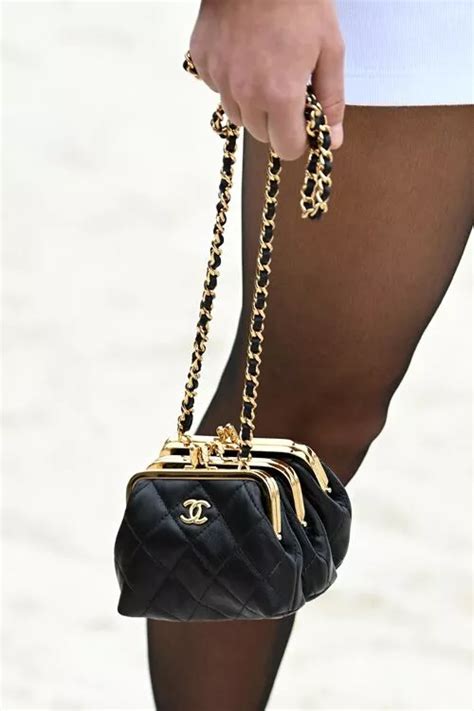 See the Bags of Chanel Cruise 2023 - The Vault | Carteras, Bolsos ...