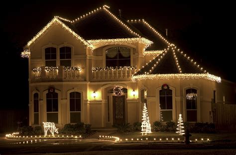 20+ Christmas Light Roof Ideas – HomeDecorish