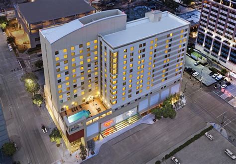 Hampton Inn Downtown | Hotels in Houston, TX 77002