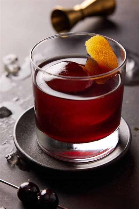 Brandy Old Fashioned - Garnish with Lemon