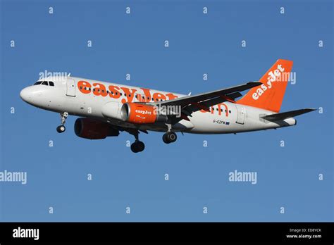 EASYJET AIRBUS A320 Stock Photo - Alamy