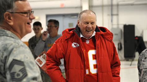 Hall of Fame Chiefs quarterback Len Dawson dies at 87 - Boston News ...