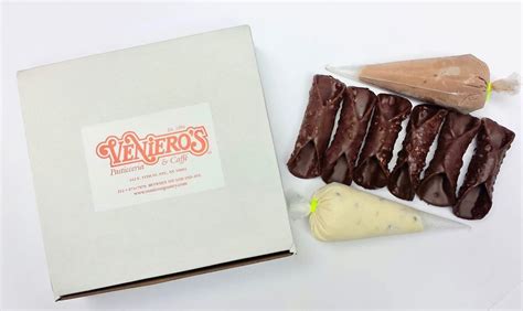 Veniero's Pasticceria & Caffe - New York | Retail - Bakery