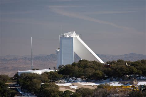 File:Kitt Peak McMath-Pierce Solar Telescope.jpg - Wikimedia Commons