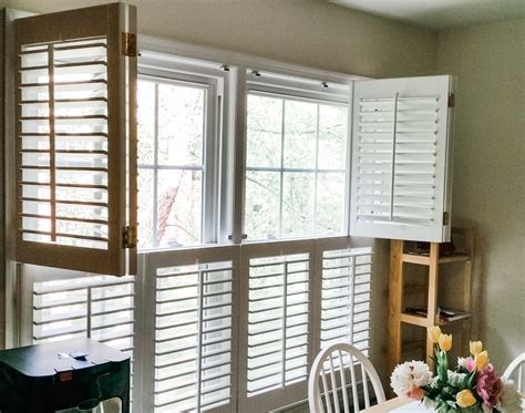 How to Adjust and Operate Plantation Shutters - Custom Wood Plantation ...