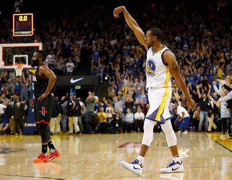 Perfect 10: Warriors keep streak alive with win over Rockets