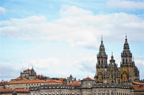 Santiago de Compostela Old town [1024x768][OC] : ArchitecturePorn