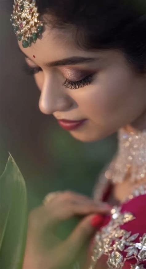 Pin by LK Photography on Bride shoot | Girl photo poses, Casual college outfits, Beautiful ...