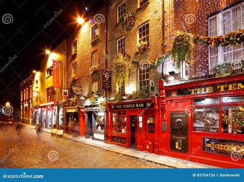 A Busy Nightlife of the Temple Bar Area of Dublin, Ireland Editorial ...