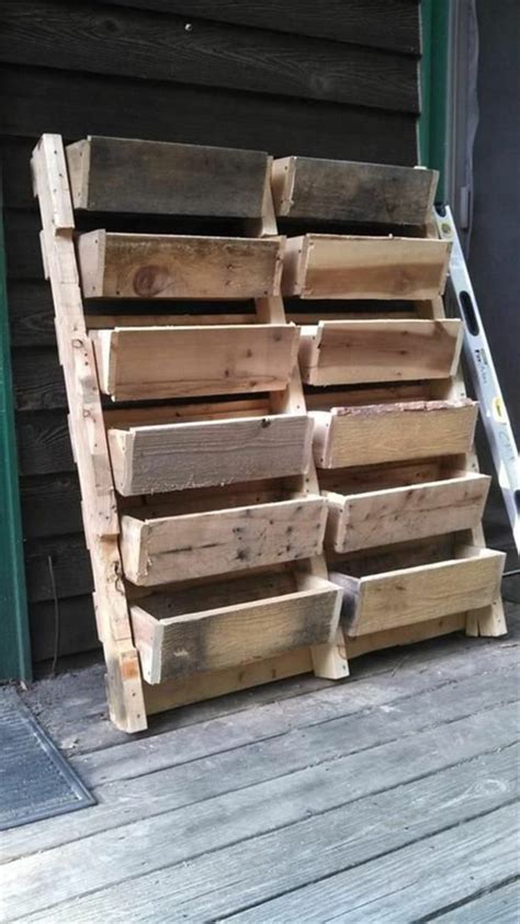 Möbel aus Paletten | Pallets garden, Pallet planter, Old pallets