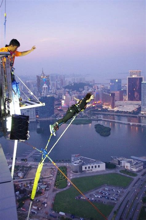 Bungee jump at the Macau tower