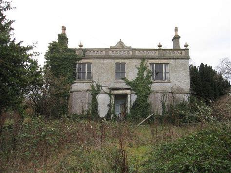 A Beautiful Abandoned House in Cambridgeshire, England - Urban Ghosts Media