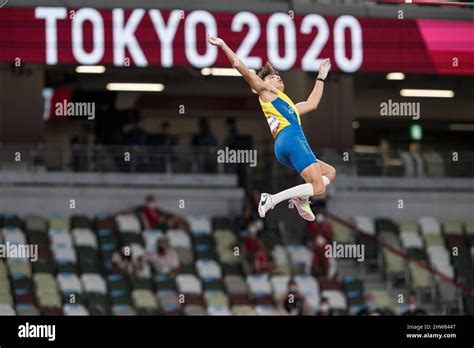 Mondo Duplantis participating in the Tokyo 2020 Olympics in the pole vault discipline Stock ...