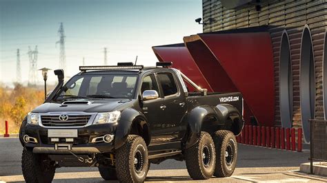 Bulgarian tuner builds Toyota Hilux 6x6