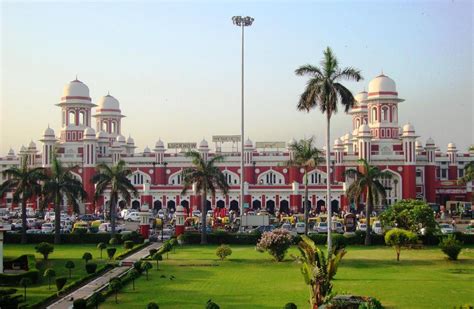 Lucknow (em hindi: लखनऊ; em Língua urdu: Loudspeaker.svg? لکھنؤ ...